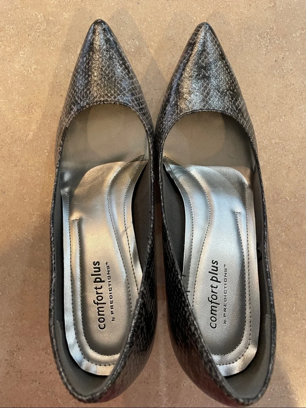 comfort plus by Predictions snake print